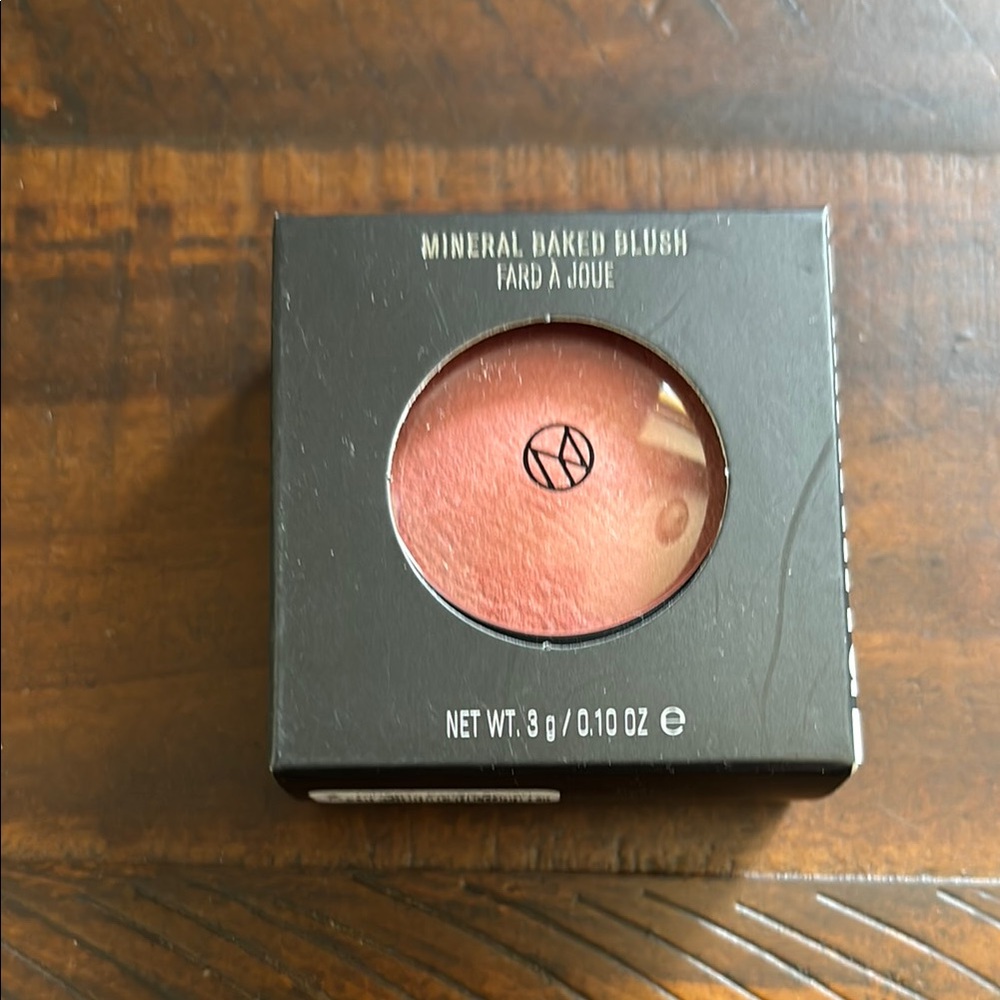 IL MAKIAGE MINERAL BAKED BLUSH
INSTANT BRIGHTENING BLUSH